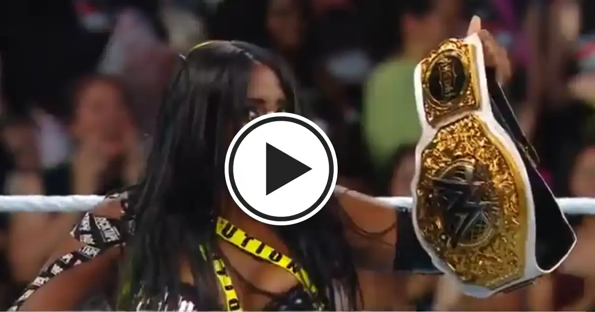 naomi cashes in mitb contract to become new women s world champion at wwe evolution