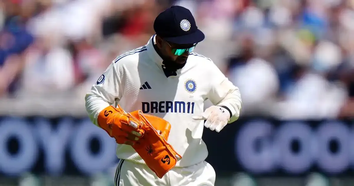 why didn t rishabh pant take the field for wicketkeeping