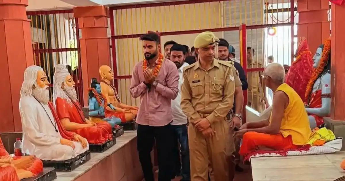 akash deep seeks blessings at gorakhnath temple after returning from the england tour