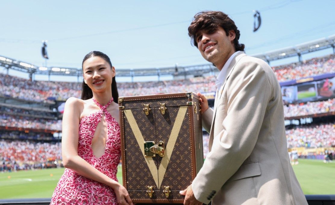 carlos alcaraz unveils fifa world cup 2026 trophy in louis vuitton trunk ahead of final