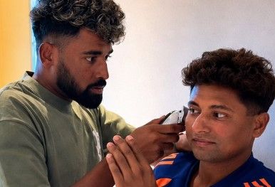 mohammed siraj turns hairdresser for sarfaraz khan gives him a haircut ahead of sri lanka series
